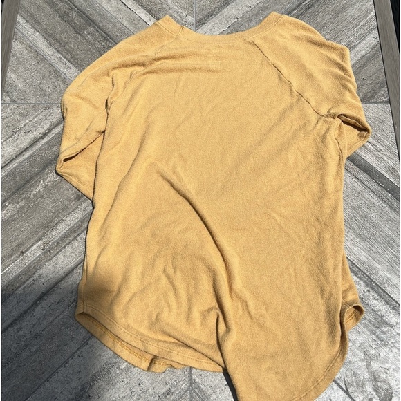Women’s American Eagle soft long sleeve - Picture 2 of 3